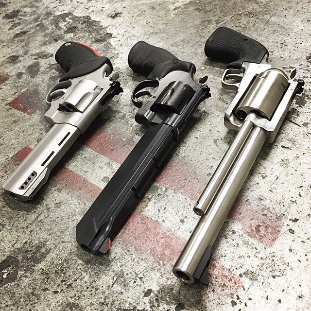 9f71166219fa7661e643b3017533b7b5--revolver-pistol-revolvers.jpg